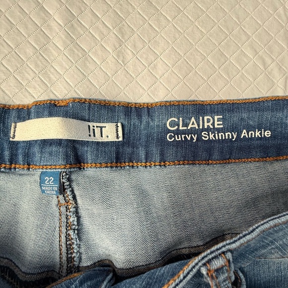 Classic Blue Distressed Women’s Skinny Jeans - Picture 2 of 3